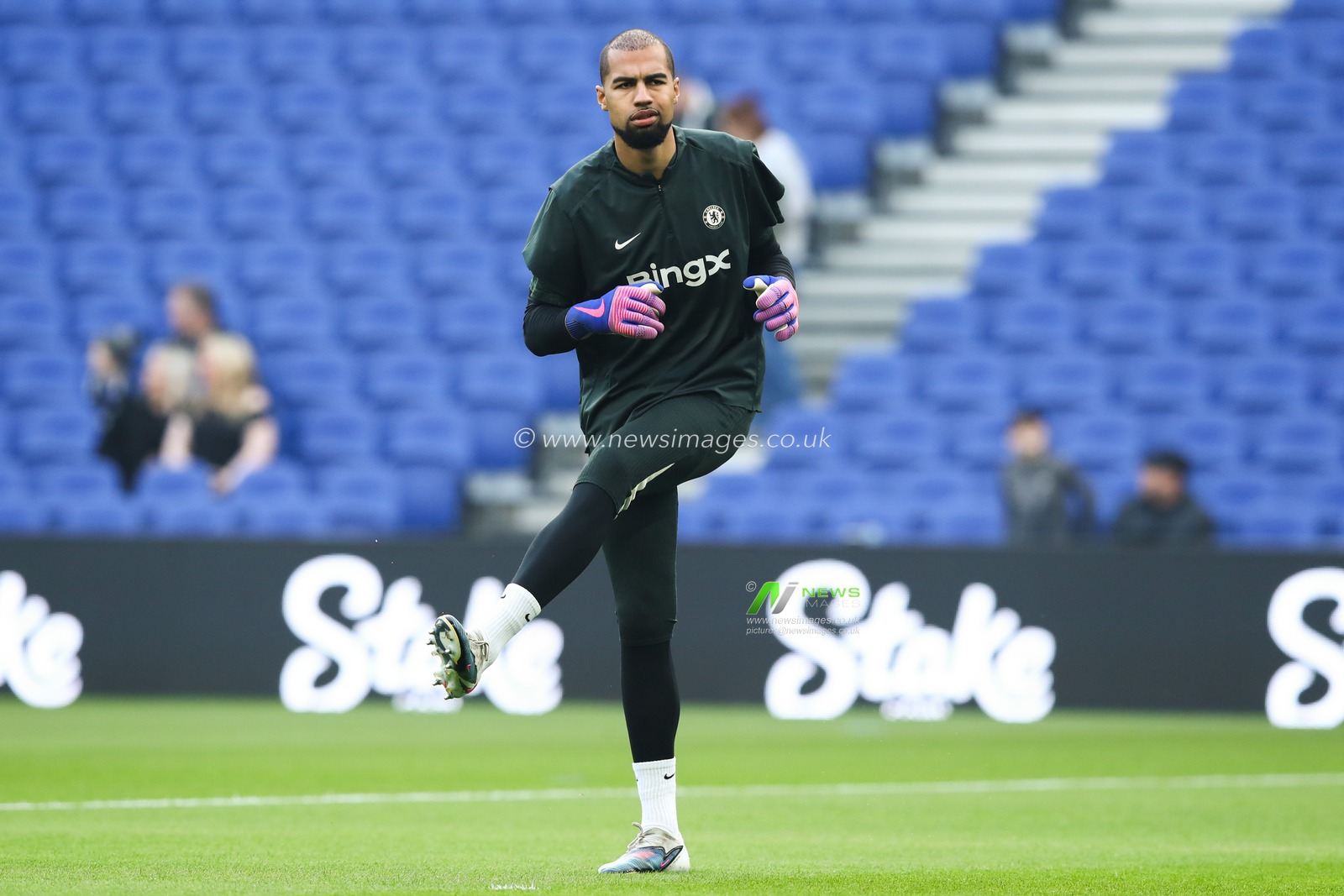 Chelsea goalkeeper Robert Sanchez warms up ahead of the Premier League match Everton vs Chelsea at Hill Dickinson Stadium, Liverpool, United Kingdom on 21 March 2026

(Photo by Jorge Horsted/News Images)
