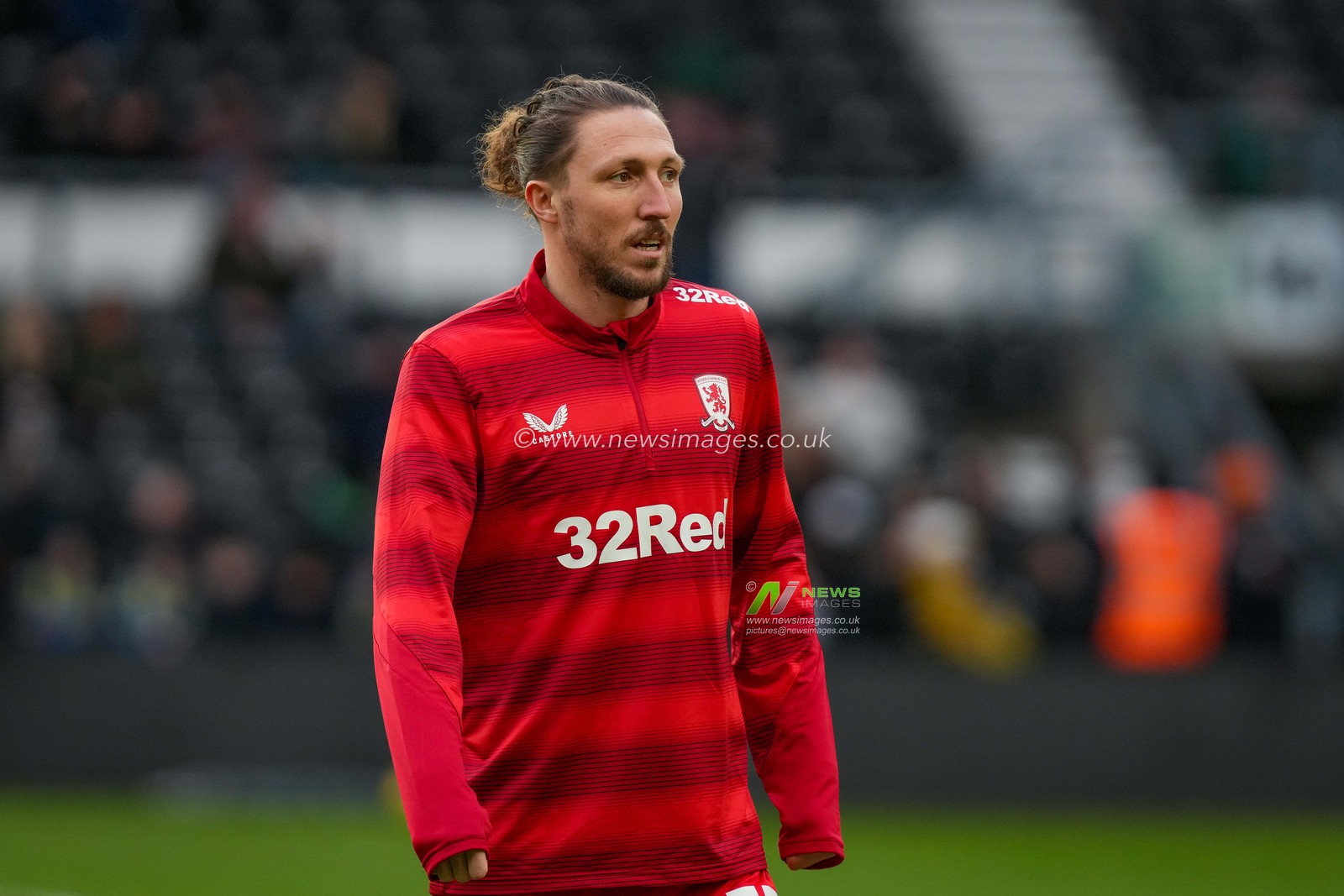 Luke Ayling of Middlesbrough warms up prior to kick off during the Sky Bet Championship match Derby County vs Middlesbrough at Pride Park Stadium, Derby, United Kingdom, 1st January 2026

(Photo by Maynard Manyowa/News Images)

*** GER AUT SUI OUT ***