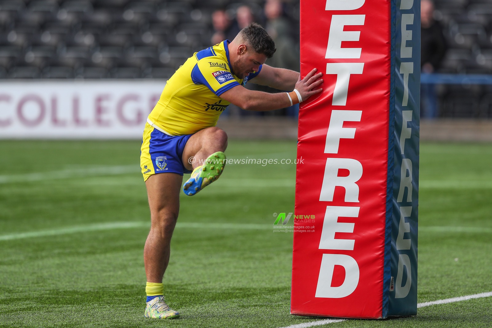 Jordy Crowther of Warrington Wolves during the pre-game warm up ahead of the Betfred Challenge Cup match Widnes Vikings vs Warrington Wolves at DCBL Stadium, Widnes, United Kingdom, 15th March 2025

(Photo by Gareth Evans/News Images)