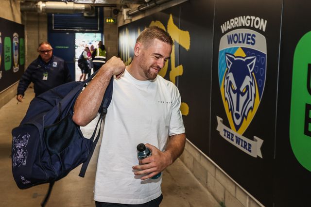 Matt Dufty of Warrington Wolves arrives during the Betfred Super League Round 24 match Warrington Wolves vs Salford Red Devils at Halliwell Jones Stadium, Warrington, United Kingdom, 29th August 2025

(Photo by Alfie Cosgrove/News Images)