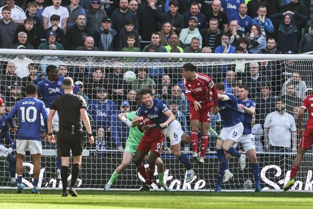 Virgil van Dijk of Liverpool scores to make it 1-2 during the Premier League match Everton vs Liverpool at Hill Dickinson Stadium, Liverpool, United Kingdom on 19 April 2026

(Photo by Alfie Cosgrove/News Images)