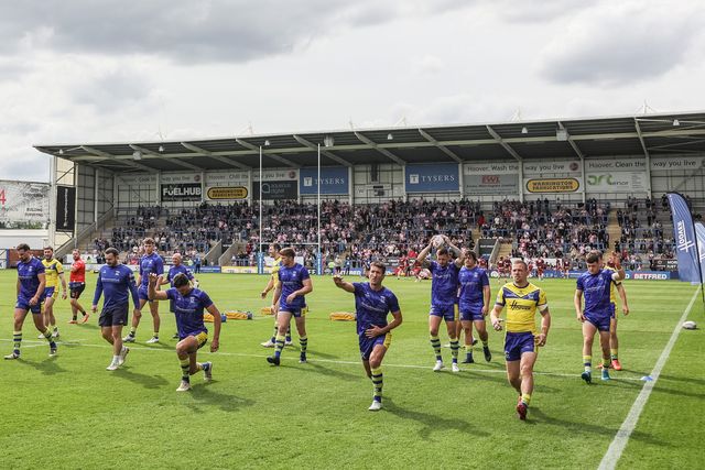 Warrington in the pre-game warm up during the Betfred Super League Round 25 match Warrington Wolves vs Leigh Leopards at Halliwell Jones Stadium, Warrington, United Kingdom, 6th September 2025

(Photo by Mark Cosgrove/News Images)