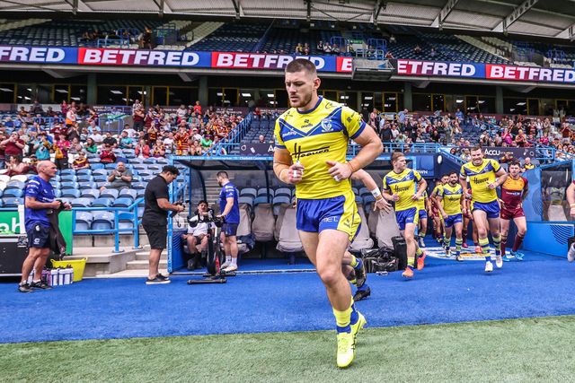 Danny Walker of Warrington Wolves comes out for the game during the Betfred Super League Round 23 match Huddersfield Giants vs Warrington Wolves at Accu Stadium, Huddersfield, United Kingdom, 24th August 2025

(Photo by Alfie Cosgrove/News Images)
