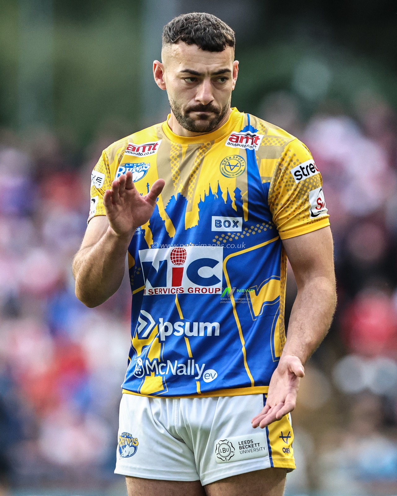 Jake Connor of Leeds Rhinos in the pre-game warm up during the Betfred Super League round 23 match Leeds Rhinos vs Hull KR at Headingley Stadium, Leeds, United Kingdom, 21st August 2025

(Photo by Alfie Cosgrove/News Images)
