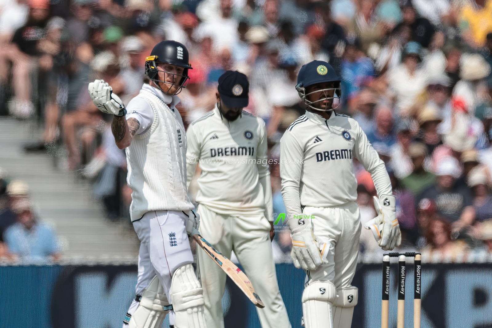England captain Ben Stokes halts play as he appears to waft bugs out of the wayduring the 4th Rothesay Test Match match Day 3 England vs India at Old Trafford Cricket Ground, Manchester, United Kingdom, 25th July 2025

(Photo by Mark Cosgrove/News Images)
