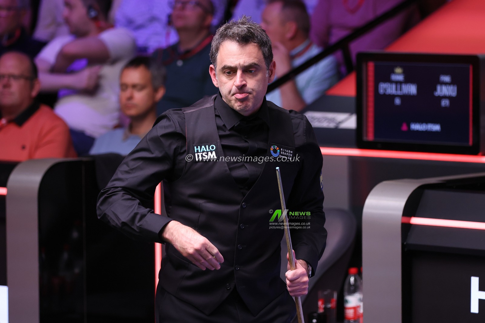 Ronnie O'Sullivan during the game against Pang Junxu during the 2025 Halo World Snooker Championship at the Crucible Theatre, Sheffield, United Kingdom, 26th April 2025