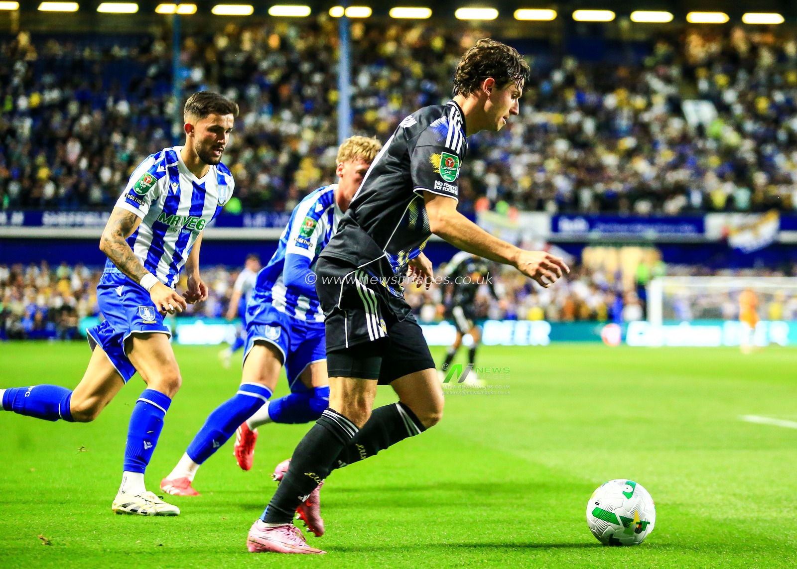 Brenden Aaronson of Leeds United in action during the Carabao Cup match Sheffield Wednesday vs Leeds United at Hillsborough, Sheffield, United Kingdom, 26th August 2025

(Photo by Richard Bierton/News Images)