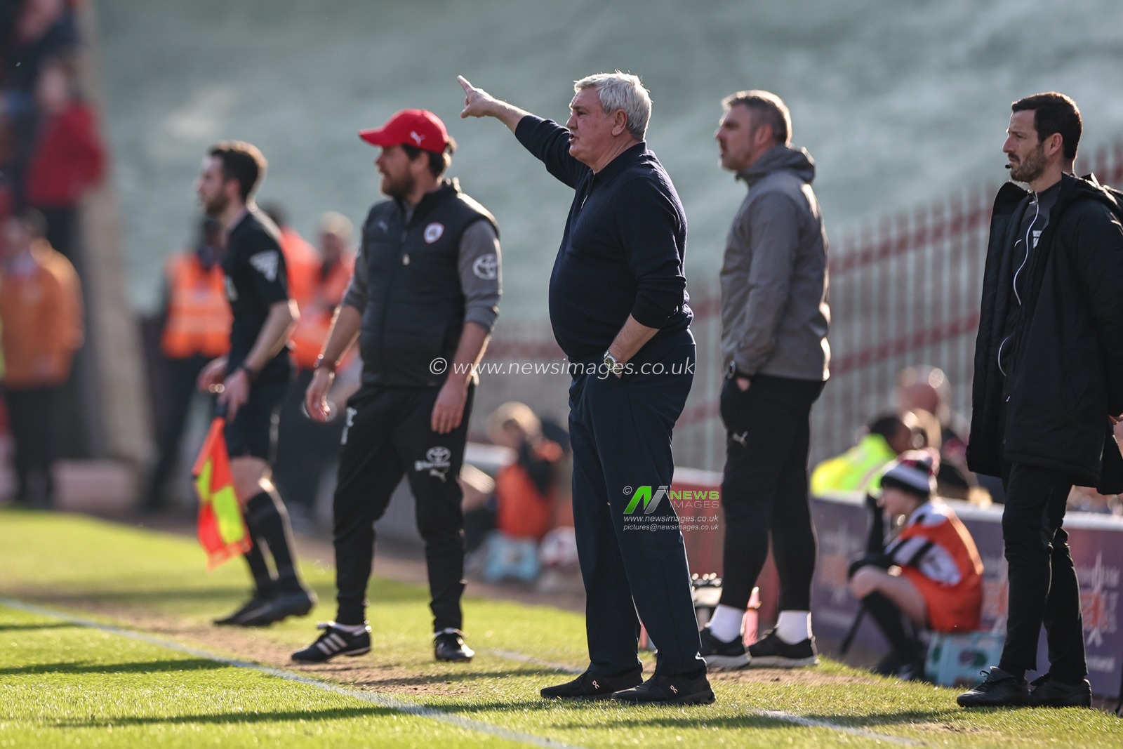 Steve Bruce manager of Blackpool reacts in the technical area during the Sky Bet League 1 match Barnsley vs Blackpool at Oakwell, Barnsley, United Kingdom, 8th March 2025

(Photo by Mark Cosgrove/News Images)