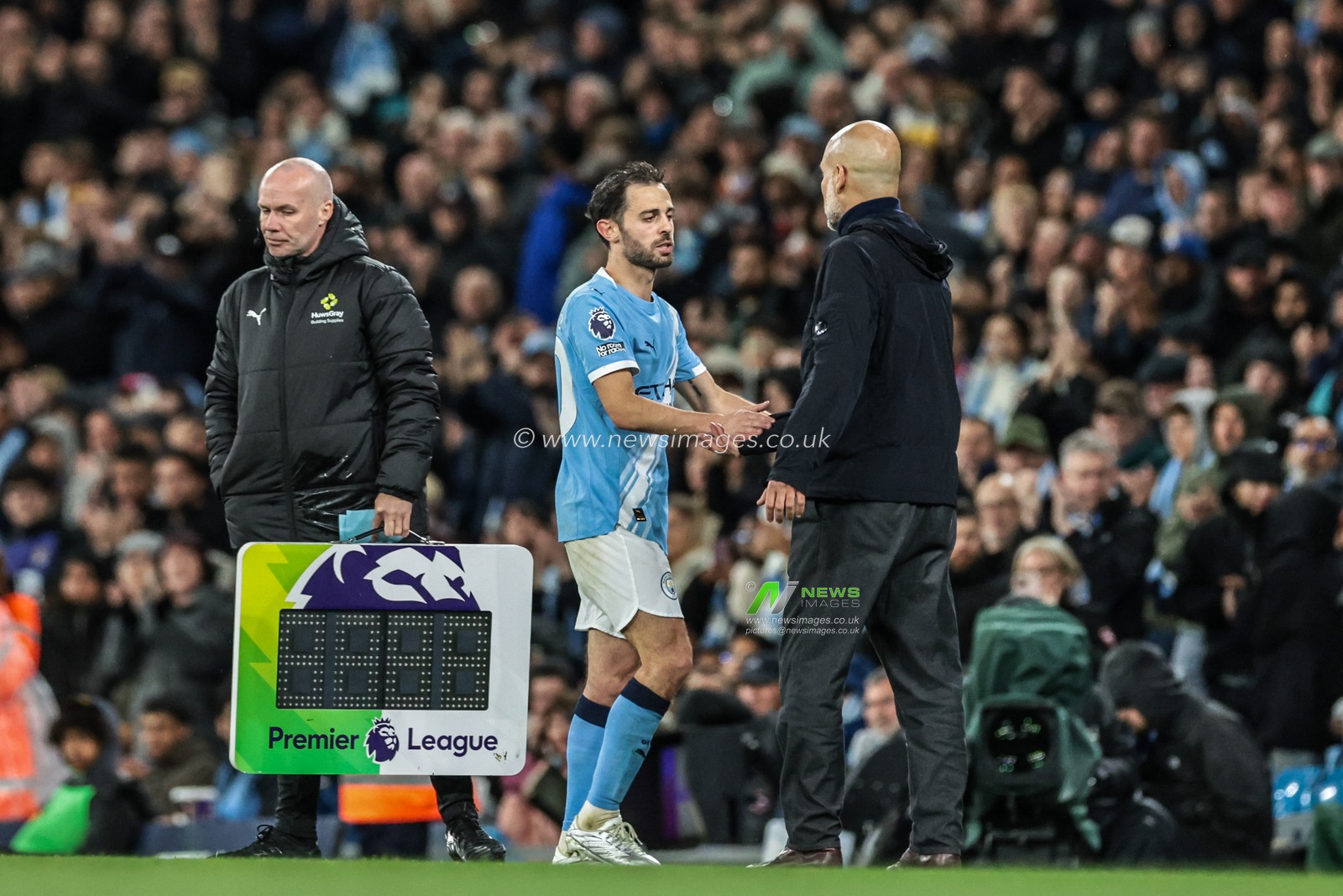 Bernardo Silva of Manchester City shakes hands with Josep Guardiola manager of Manchester City as he is substituted off during the Premier League match Manchester City vs Crystal Palace at Etihad Stadium, Manchester, United Kingdom on 13 May 2026

(Photo by Mark Cosgrove/News Images)