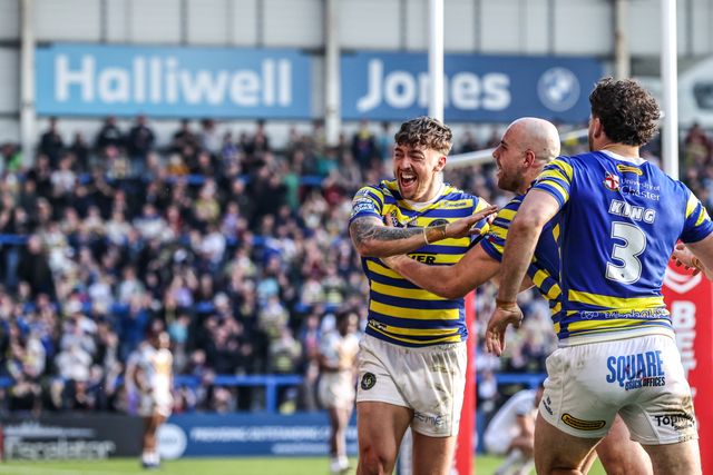 Matty Ashton of Warrington Wolves celebrates his try during the Betfred Super League round 5 match Warrington Wolves vs Castleford Tigers at The Halliwell Jones Stadium, Warrington, United Kingdom on 21 March 2026

(Photo by Alfie Cosgrove/News Images)