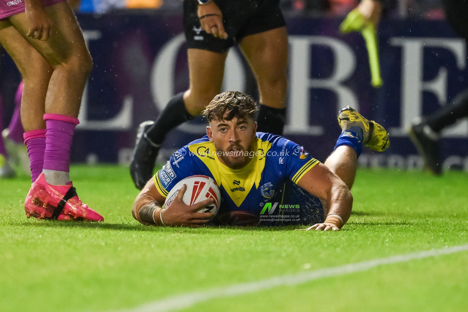 Matty Ashton of Warrington Wolves goes over for a try during the Betfred Super League Round 20 match Warrington Wolves vs Hull KR at Halliwell Jones Stadium, Warrington, United Kingdom, 2nd August 2024

(Photo by Craig Thomas/News Images)