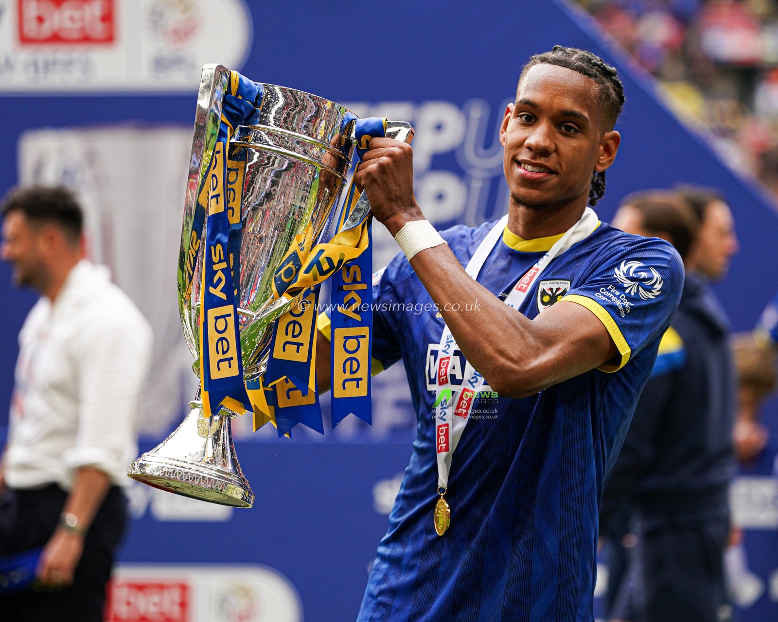 Alistair Smith of AFC Wimbledon celebrates with trophy after the Sky Bet League 2 Playoff Final match AFC Wimbledon vs Walsall at Wembley Stadium, London, United Kingdom, 26th May 2025

(Photo by Harvey Murphy/News Images)