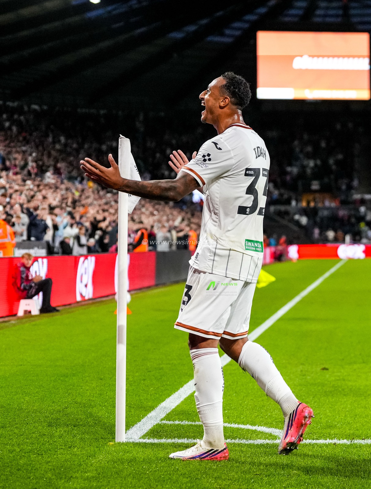 Adam Idah of Swansea City celebrates scoring his teams second goal during the Sky Bet Championship match Swansea City vs Watford at Swansea.com Stadium, Swansea, United Kingdom on 01 September 2026

(Photo by Andrew Lewis/News Images)