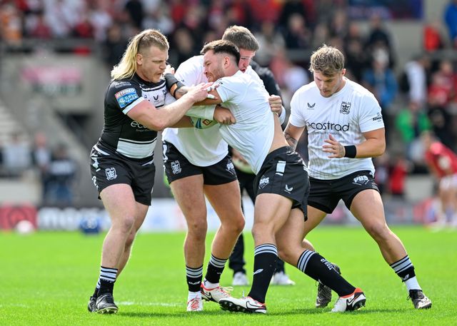 Hull FC warm up ahead of the Betfred Super League Round 16 match Salford Red Devils vs Hull FC at Salford Community Stadium, Eccles, United Kingdom, 7th July 2024

(Photo by Cody Froggatt/News Images)