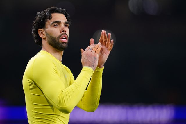 Arsenal goalkeeper David Raya applauds home support at full time during the UEFA Champions League Quarter Finals match Arsenal vs Sporting CP at Arsenal stadium, London, United Kingdom on 15 April 2026

(Photo by Harvey Murphy/News Images)