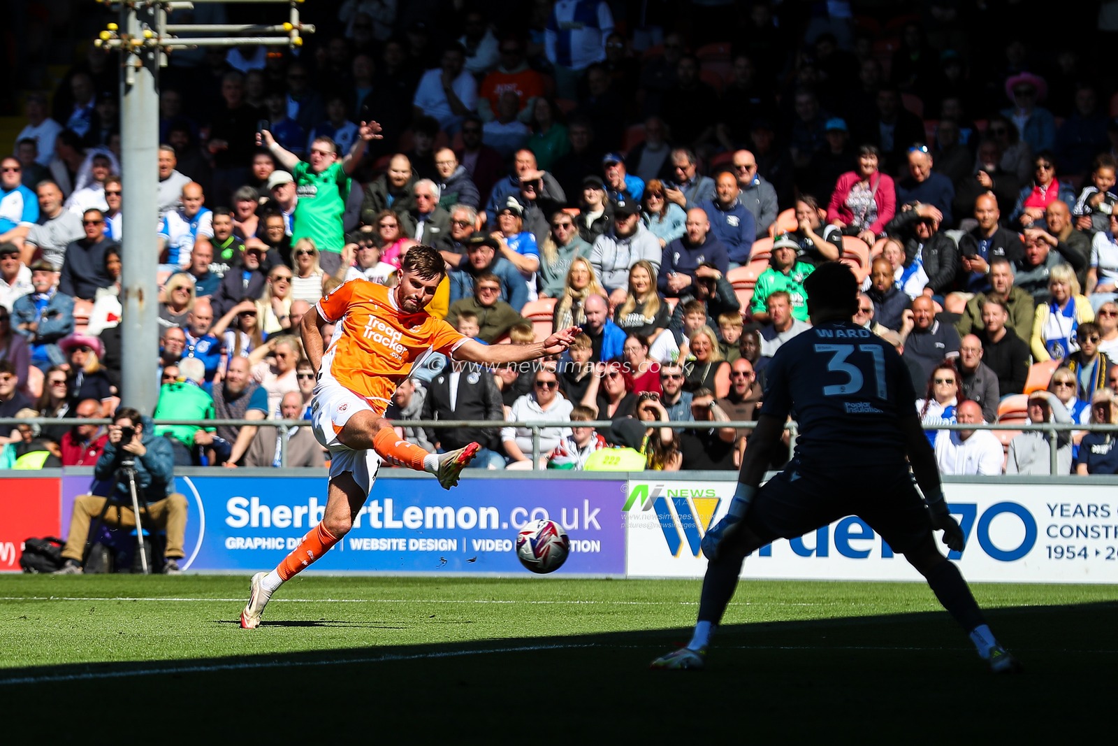 Tom Bloxham of Blackpool has a shot at goal during the Sky Bet League 1 match Blackpool vs Bristol Rovers at Bloomfield Road, Blackpool, United Kingdom, 3rd May 2025

(Photo by Gareth Evans/News Images)