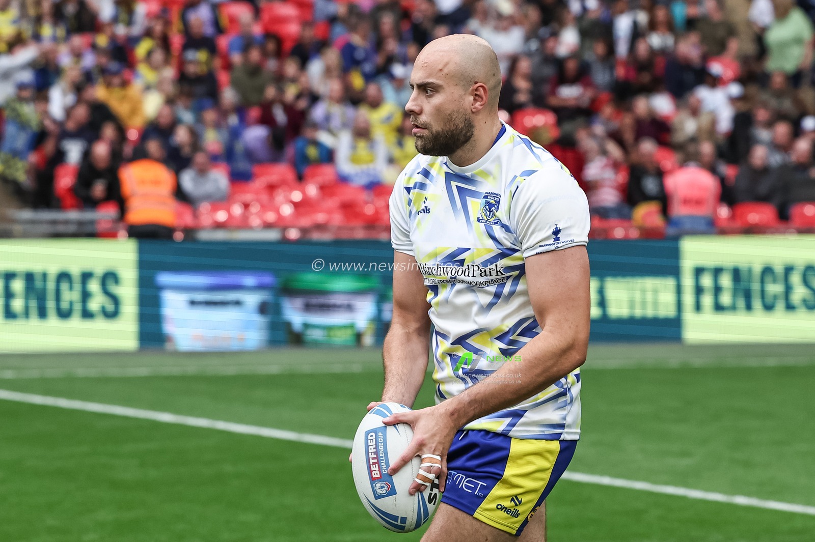 James Harrison of Warrington Wolves in the pre-game warm up during the Betfred Challenge Cup Final Warrington Wolves vs Hull KR at Wembley Stadium, London, United Kingdom, 7th June 2025

(Photo by Mark Cosgrove/News Images)