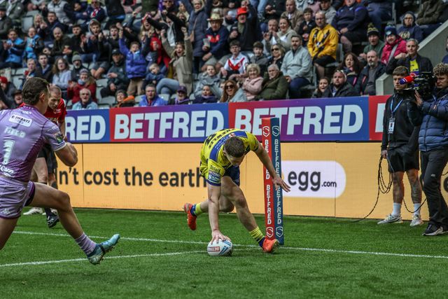 Jake Thewlis of Warrington Wolves goes over for a try during the Betfred Magic Weekend 2025 match Huddersfield Giants vs Hull FC at St. James's Park, Newcastle, United Kingdom, 4th May 2025

(Photo by Mark Cosgrove/News Images)