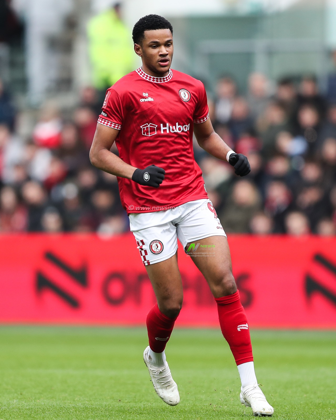Fally Mayulu of Bristol City during the Emirates FA Cup 3rd Round match Bristol City vs Wolverhampton Wanderers at Ashton Gate, Bristol, United Kingdom, 11th January 2025

(Photo by Gareth Evans/News Images)