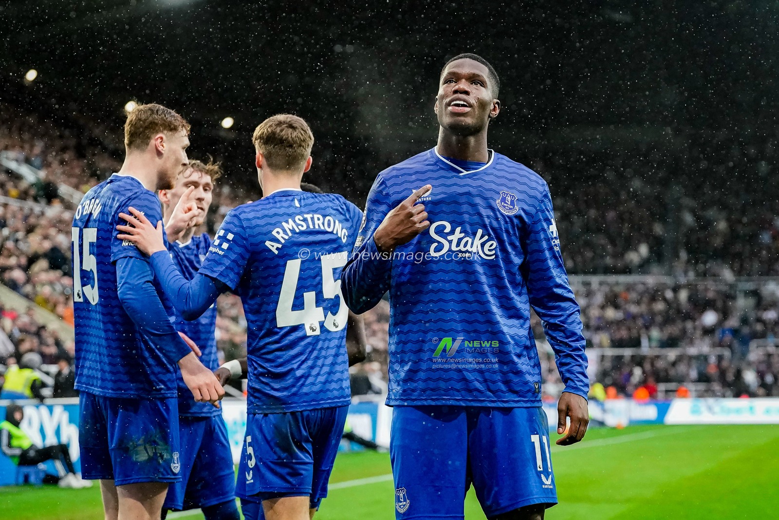 Thierno Barry of Everton celebrates his goal to make it  2-3 during the Premier League match Newcastle Untied vs Everton at St. James's Park, Newcastle, United Kingdom on 28 February 2026

(Photo by Maynard Manyowa/News Images)