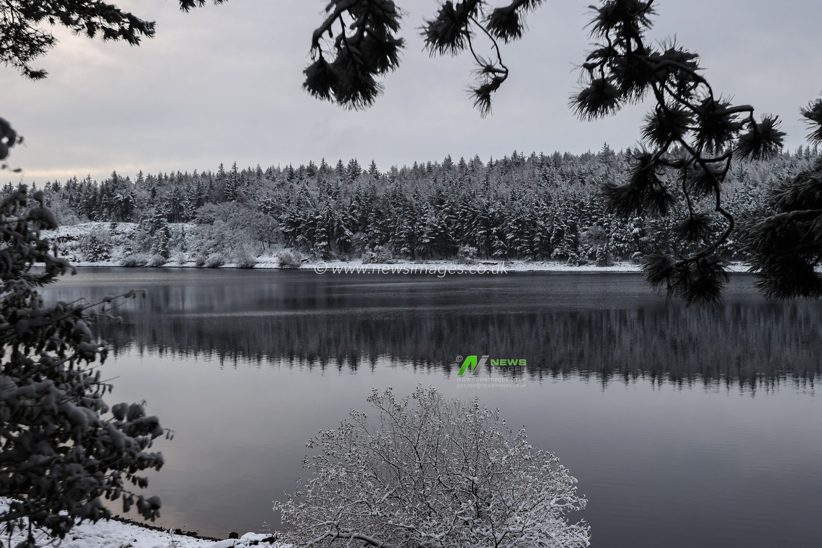 Snow Fall at Langsett Reservoir , Langsett, United Kingdom, 19th November 2024

(Photo by Alfie Cosgrove/News Images)