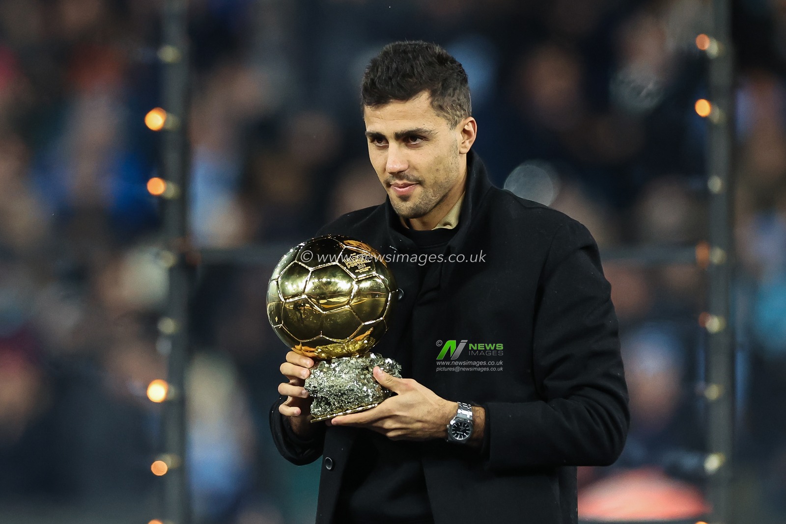 Rodri of Manchester City with the 2024 Ballon d'Or ahead of the Premier League match Manchester City vs Tottenham Hotspur at Etihad Stadium, Manchester, United Kingdom, 23rd November 2024

(Photo by Mark Cosgrove/News Images)