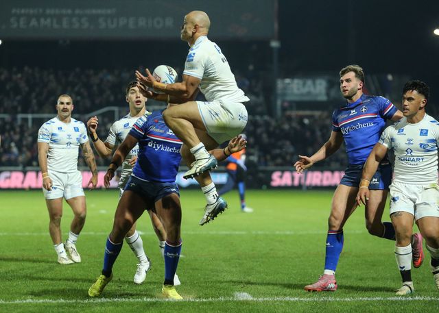 Paul Ulberg of Toulouse Olympique wins the highball during the Betfred Super League Round 1 match Wakefield Trinity vs Toulouse Olympique at DIY Kitchens Stadium, Wakefield, United Kingdom on 14 February 2026

(Photo by Richard Bierton/News Images)