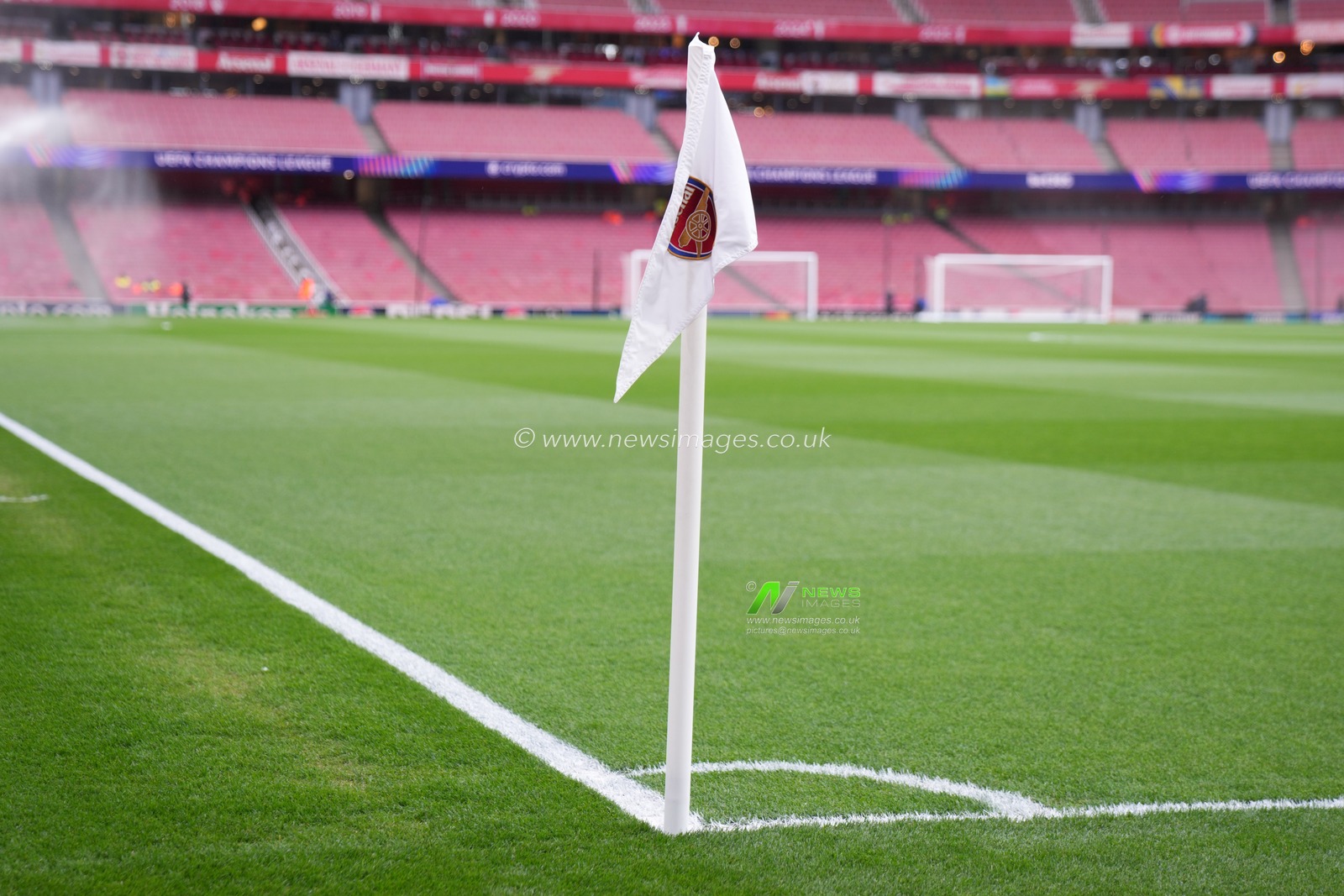 View of the arsenal corner flag ahead of the UEFA Champions League Quarter Finals match Arsenal vs Sporting CP at Arsenal stadium, London, United Kingdom on 15 April 2026

(Photo by Harvey Murphy/News Images)