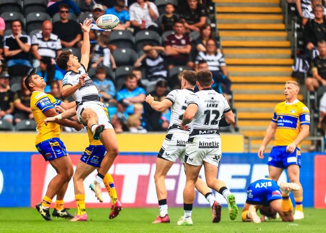 Lewis Martin of Hull FC in action  during the Betfred Super League Round 24 match Hull FC vs Leeds Rhinos at MKM Stadium, Hull, United Kingdom, 30th August 2025

(Photo by Richard Bierton/News Images)