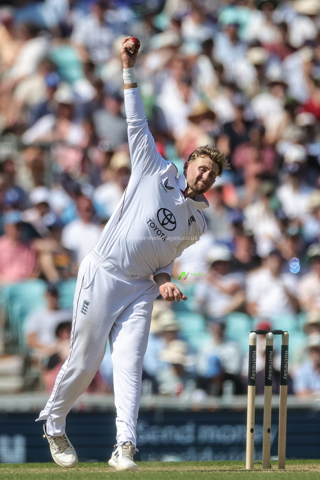 England captain Joe Root delivers the ball during the 2nd Rothesay Test Match Day 3 match England vs New Zealand at The Kia Oval, London, United Kingdom on 19 June 2026

(Photo by Mark Cosgrove/News Images)