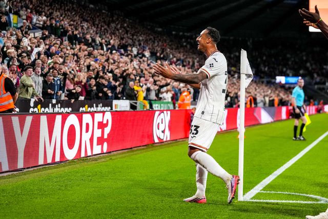 Adam Idah of Swansea City celebrates scoring his teams second goal during the Sky Bet Championship match Swansea City vs Watford at Swansea.com Stadium, Swansea, United Kingdom on 01 September 2026

(Photo by Andrew Lewis/News Images)