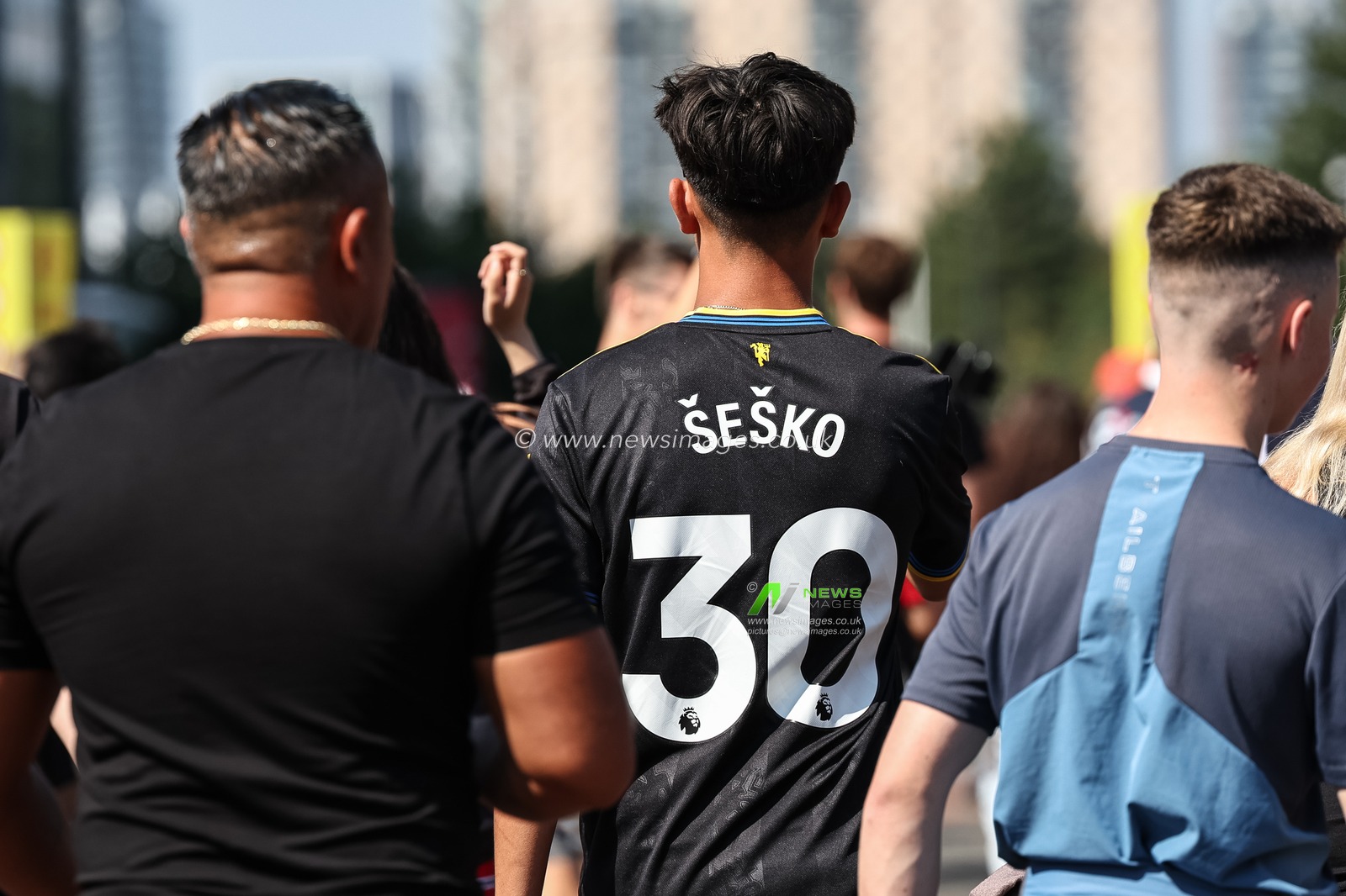 A Manchester United fan with a Benjamin Sesko of Manchester United top on during the Premier League match Manchester United vs Arsenal at Old Trafford, Manchester, United Kingdom, 17th August 2025

(Photo by Mark Cosgrove/News Images)