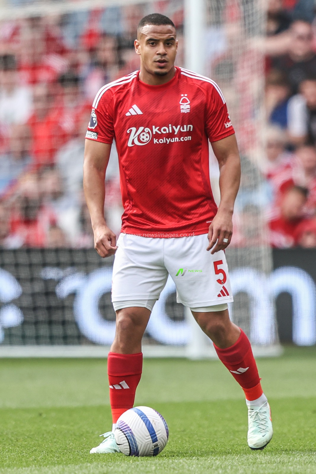 Murillo of Nottingham Forest during the Premier League match Nottingham Forest vs Everton at City Ground, Nottingham, United Kingdom, 12th April 2025

(Photo by Alfie Cosgrove/News Images)
