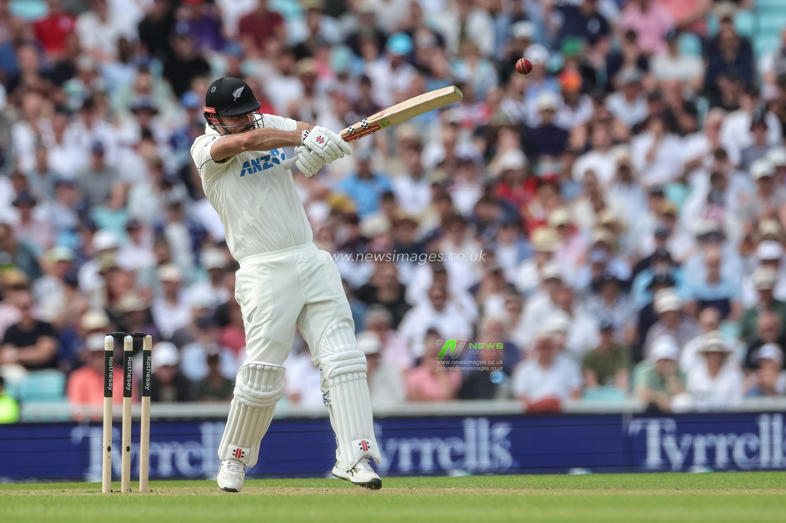 Daryl Mitchell of New Zealand hits the ball into the hands of Emilio Gay of England and is caught out during the 2nd Rothesay Test Match Day 1 match England vs New Zealand at The Kia Oval, London, United Kingdom on 17 June 2026

(Photo by Mark Cosgrove/News Images)