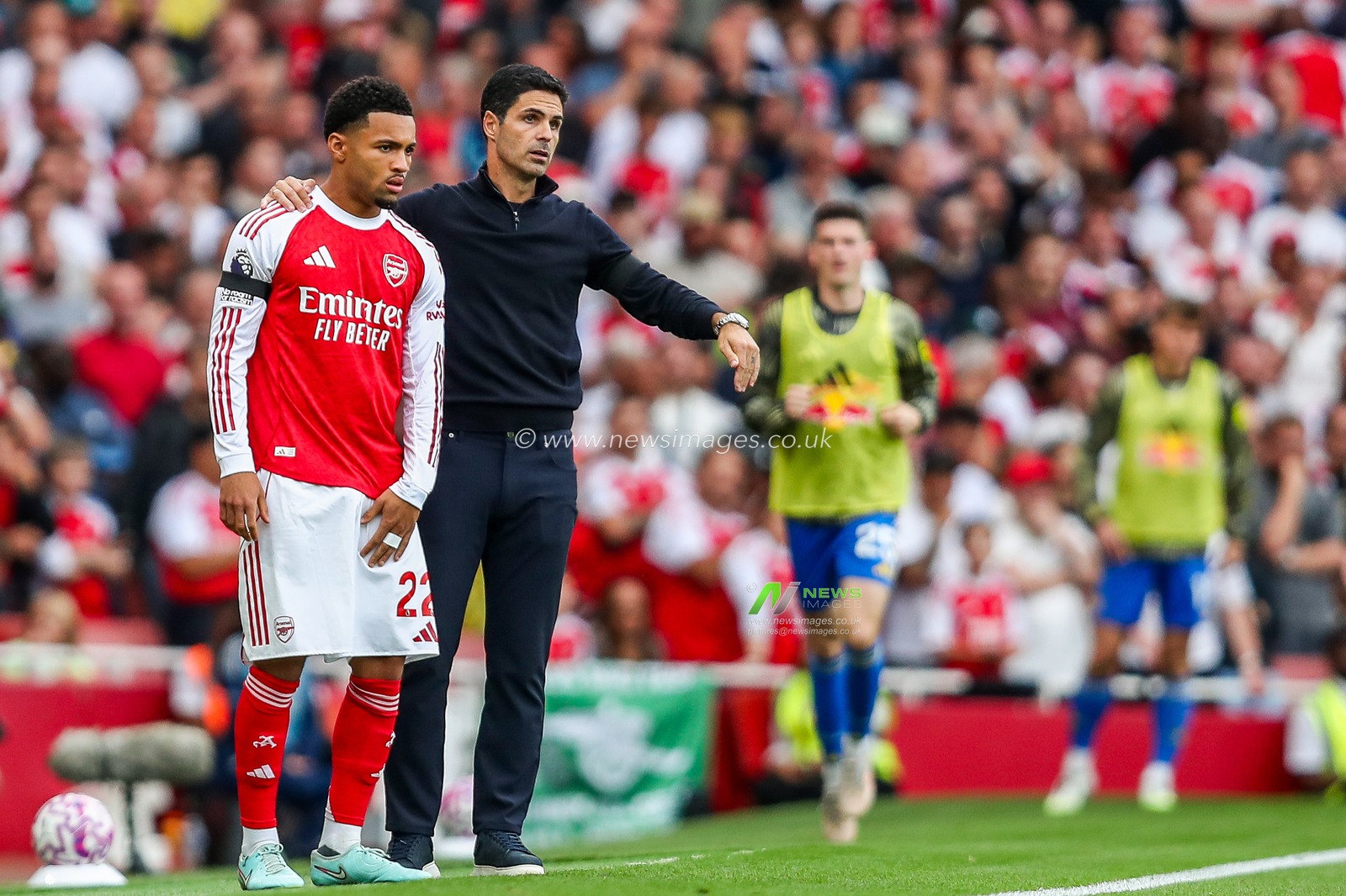 Ethan Nwaneri and Mikel Arteta of Arsenal in action during the Premier League match Arsenal vs Leeds United at Emirates Stadium, London, United Kingdom, 23rd August 2025

(Photo by Izzy Poles/News Images)