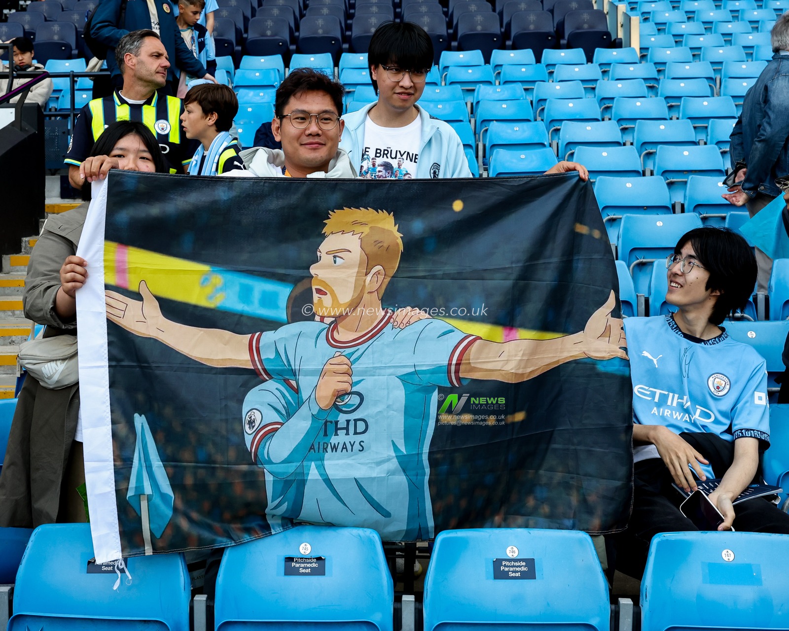 Manchester City fans hold up a Kevin De Bruyne banner prior to the Premier League match Manchester City vs Bournemouth at Etihad Stadium, Manchester, United Kingdom, 20th May 2025

(Photo by Mark Cosgrove/News Images)