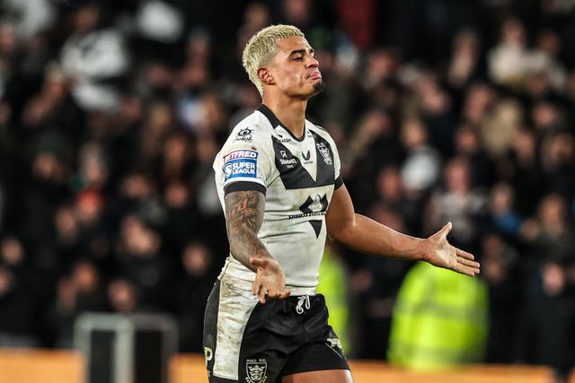 Will Pryce of Hull FC celebrates his drop goal making the score 21-20 during the Betfred Super League round 1 match Hull FC vs Bradford Bulls at MKM Stadium, Hull, United Kingdom on 14 February 2026

(Photo by Alfie Cosgrove/News Images)