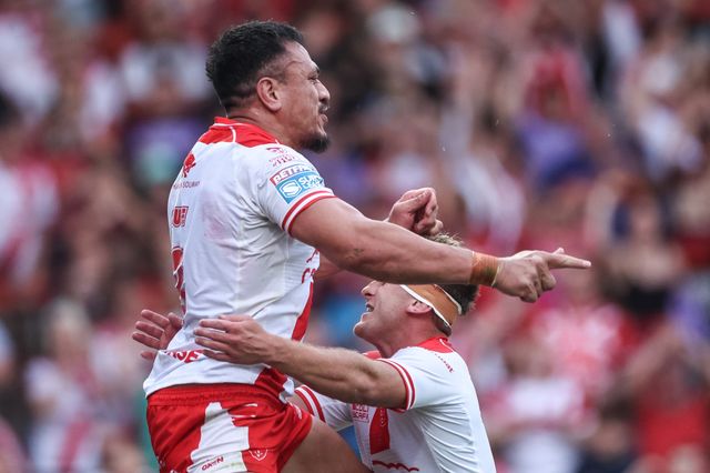 Sauaso Sue of Hull KR celebrates his try with team mates during the Betfred Super League Round 14 Hull KR vs Catalans Dragons at Sewell Group Craven Park, Kingston upon Hull, United Kingdom, 13th June 2025

(Photo by Mark Cosgrove/News Images)