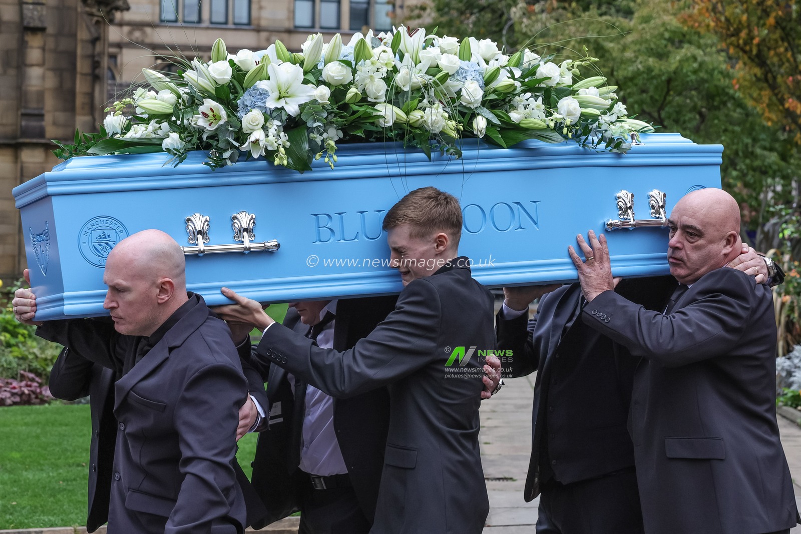 Richard John Hatton MBE’s coffin is carried into the Cathedral during Ricky Hatton' Funeral at Manchester Cathedral, Manchester, United Kingdom, 10th October 2025

(Photo by Mark Cosgrove/News Images)