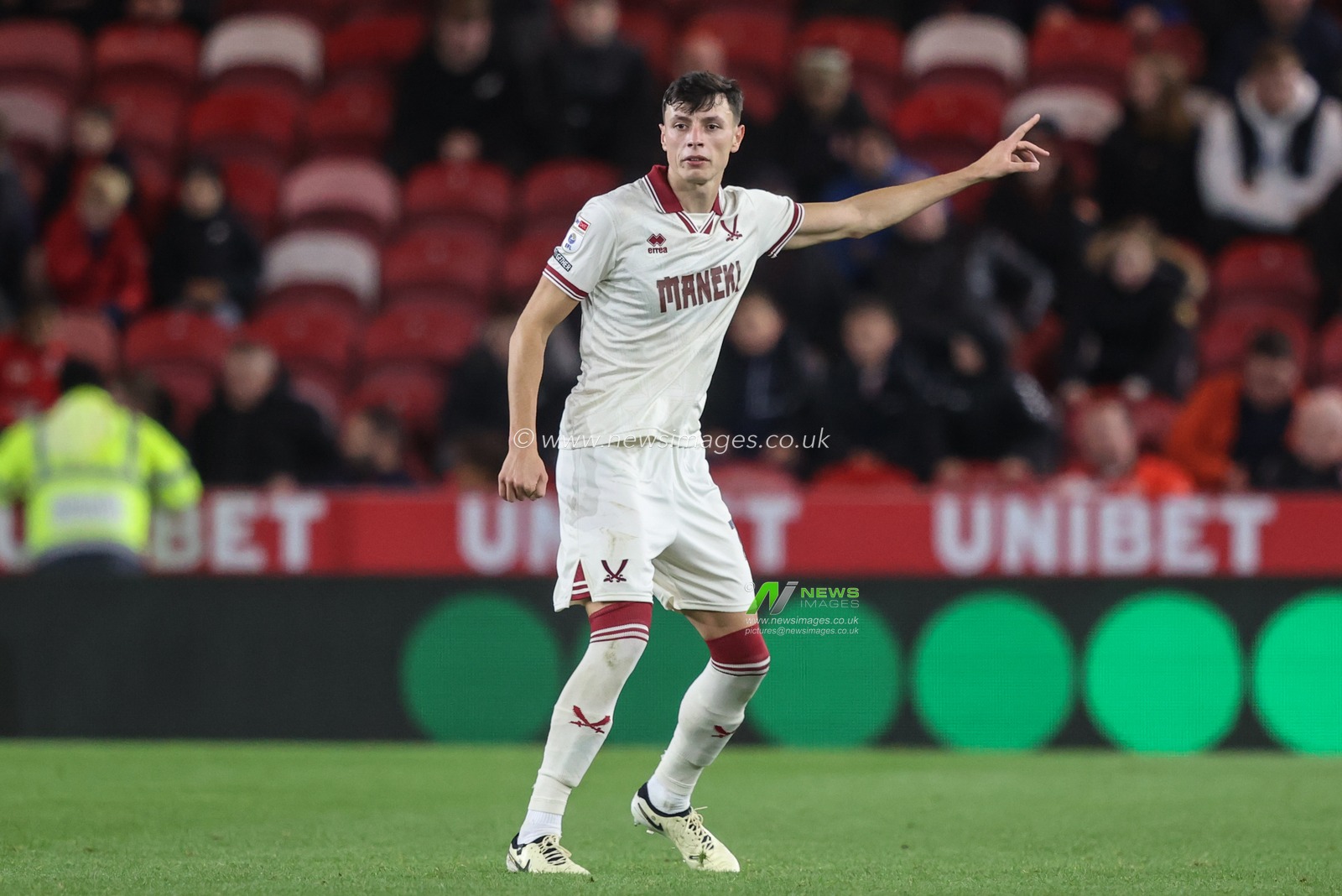 Anel AhmedhodÅ¾iÄ‡ of Sheffield United gives his team instructions during the Sky Bet Championship match Middlesbrough vs Sheffield United at Riverside Stadium, Middlesbrough, United Kingdom, 23rd October 2024

(Photo by Alfie Cosgrove/News Images)