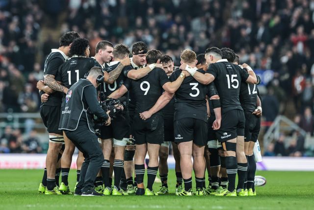 New Zealand have a team huddle during the Quilter Nations Series 2025 match England vs New Zealand at Allianz Stadium, Twickenham, United Kingdom, 15th November 2025

(Photo by Mark Cosgrove/News Images)

*** GER AUT SUI OUT ***