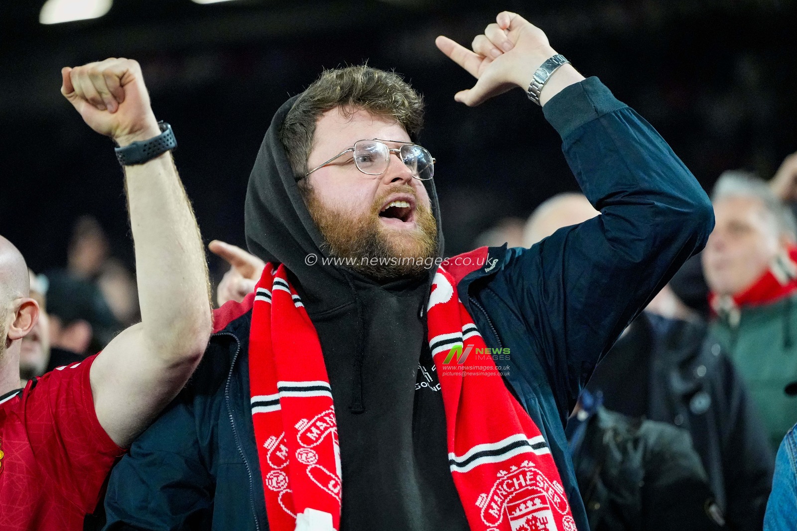 Manchester United fans celebrate Benjamin Sesko of Manchester United scoring to make it 1-1 during the Premier League match West Ham United vs Manchester United at London Stadium, London, United Kingdom on 10 February 2026

(Photo by Maynard Manyowa/News Images)