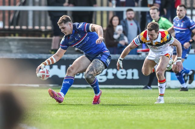Cameron Scott of Wakefield Trinity goes over for a try during the Betfred Super League round 8 match Wakefield Trinity vs Bradford Bulls at DIY Kitchens Stadium, Wakefield, United Kingdom on 18 April 2026

(Photo by Alfie Cosgrove/News Images)