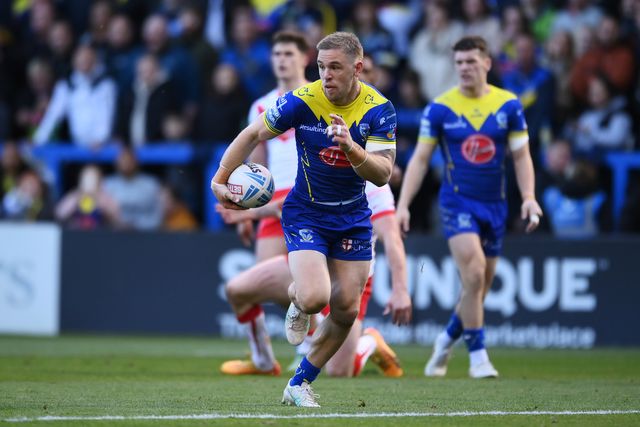 Matt Dufty of Warrington Wolves runs with the ball during the Betfred Super League play-off Eliminator 2 Warrington Wolves v St Helens at Halliwell Jones Stadium, Warrington, United Kingdom, 28th September 2024

(Photo by Ben Roberts/News Images)
