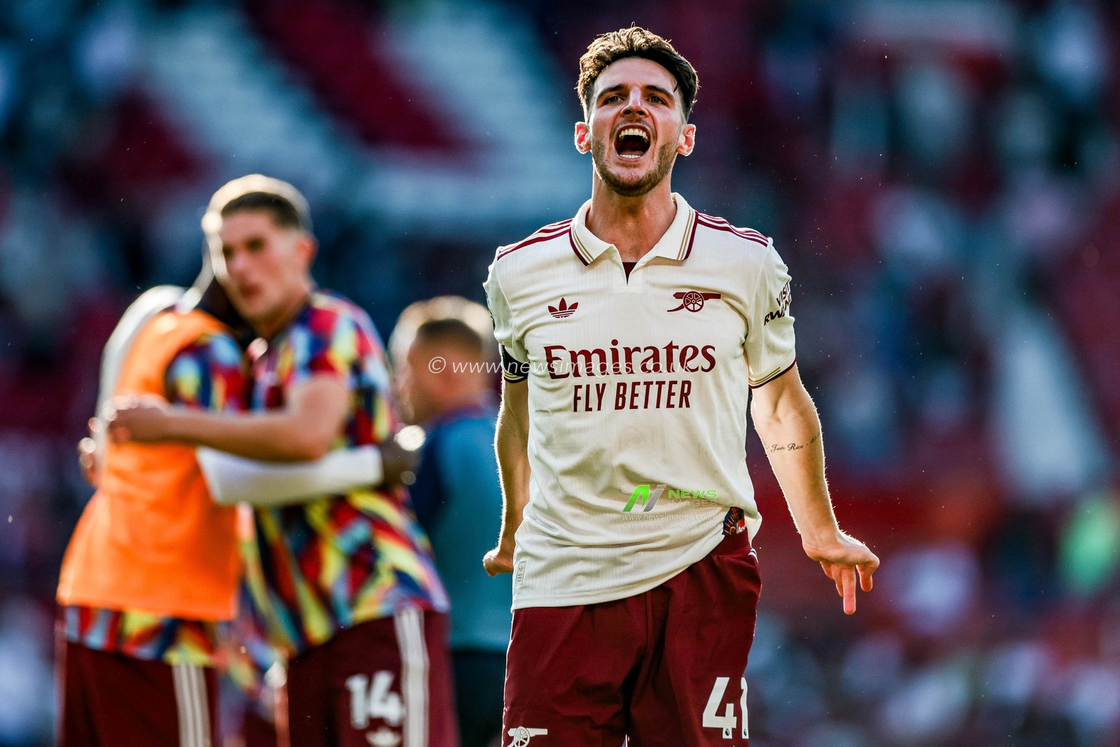 Declan Rice of Arsenal celebrates with the fans after the teams victory following the Premier League match Manchester United vs Arsenal at Old Trafford, Manchester, United Kingdom, 17th August 2025

(Photo by Mark Cosgrove/News Images)