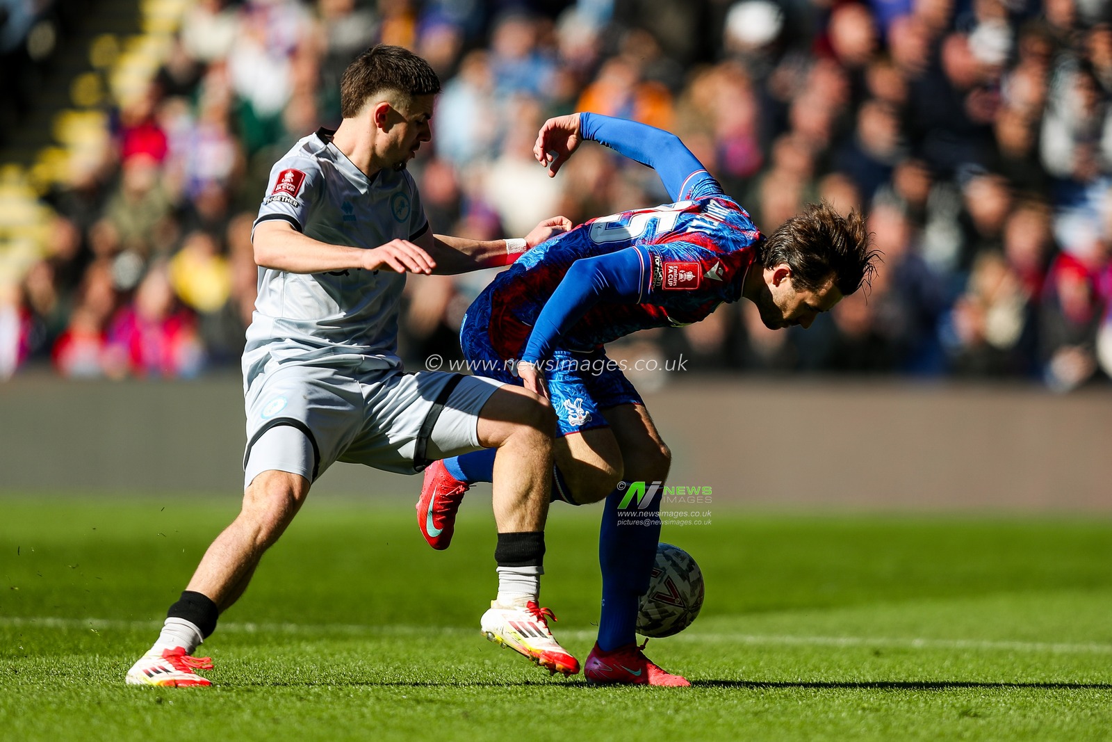 Chris Richards of Crystal Palace is put under pressure by Camiel Neghli of Millwall during the Emirates FA Cup 5th Round match Crystal Palace vs Millwall at Selhurst Park, London, United Kingdom, 1st March 2025

(Photo by Izzy Poles/News Images)