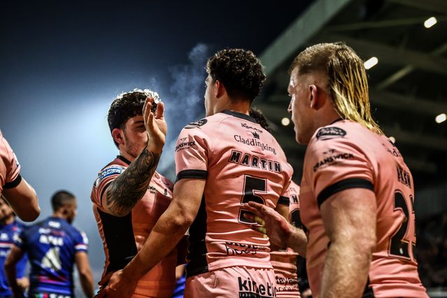 Lewis Martin of Hull FC celebrates his try during the Betfred Super League match Wakefield Trinity vs Hull FC at DIY Kitchens Stadium, Wakefield, United Kingdom on 05 March 2026

(Photo by Alfie Cosgrove/News Images)