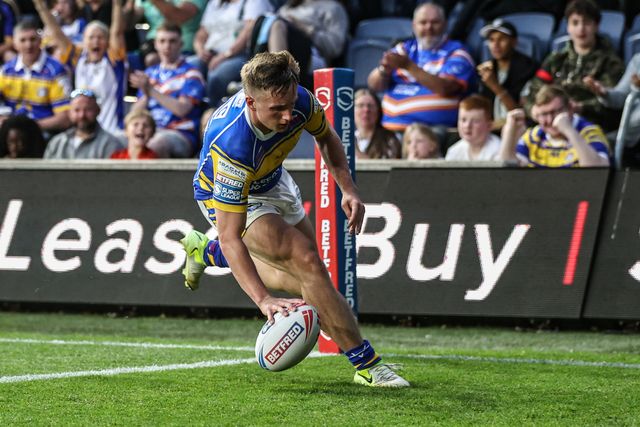 Alfie Edgell of Leeds Rhinos goes over for a hat trick of tries during the Betfred Super League round 19 match Leeds Rhinos vs Salford Red Devils at Headingley Stadium, Leeds, United Kingdom, 18th July 2025

(Photo by Alfie Cosgrove/News Images)