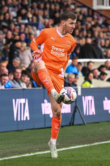 Lee Evans of Blackpool controls the ball during the Sky Bet League 1 match Stockport County vs Blackpool at Edgeley Park Stadium, Stockport, United Kingdom, 1st March 2025

(Photo by Craig Thomas/News Images)