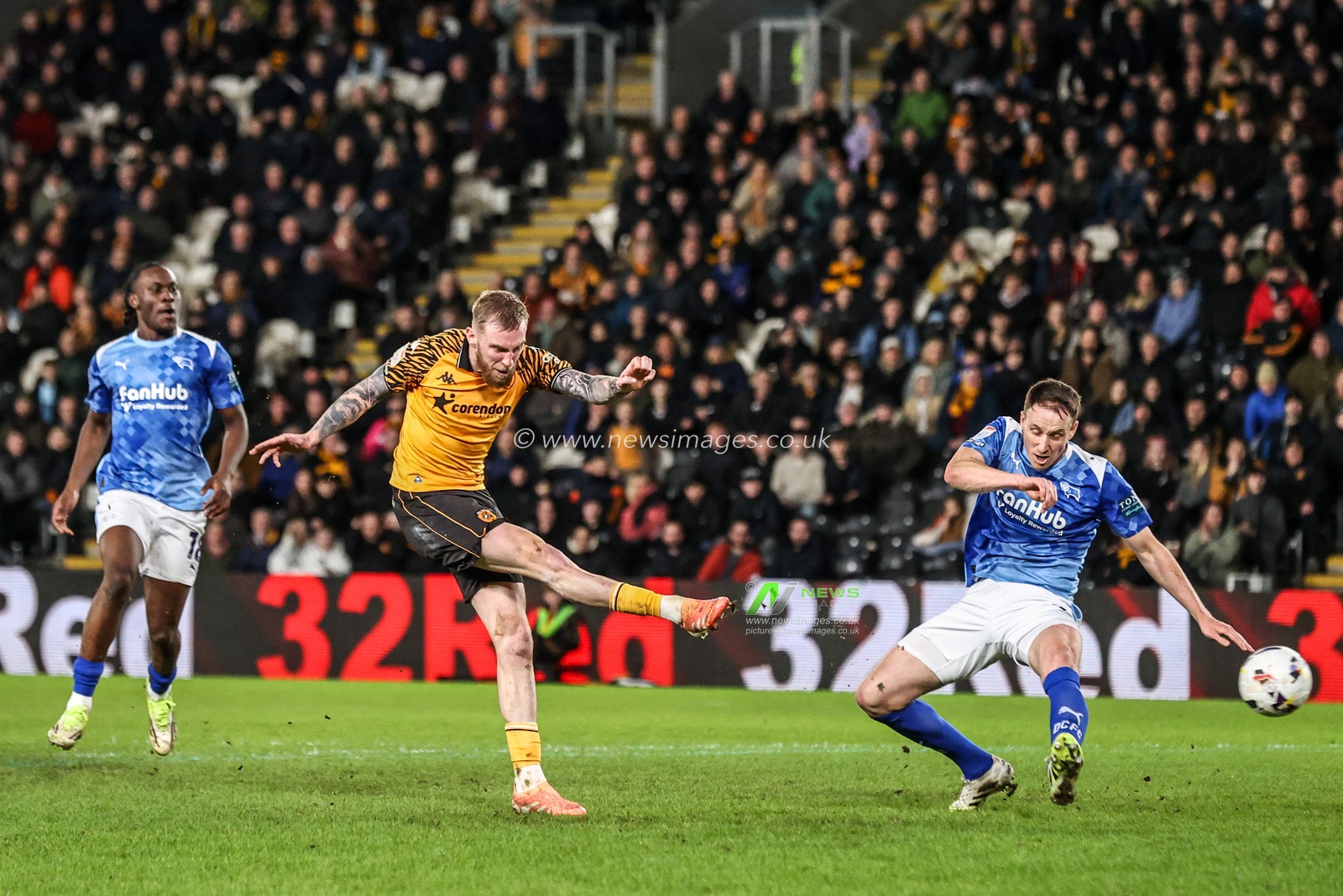 Oliver McBurnie of Hull City scores to make it 2-1 during the Sky Bet Championship match Hull City vs Derby County at MKM Stadium, Hull, United Kingdom on 24 February 2026

(Photo by Alfie Cosgrove/News Images)